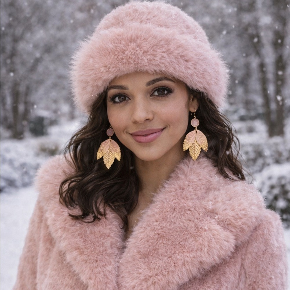 Elegant pink Fur Hat